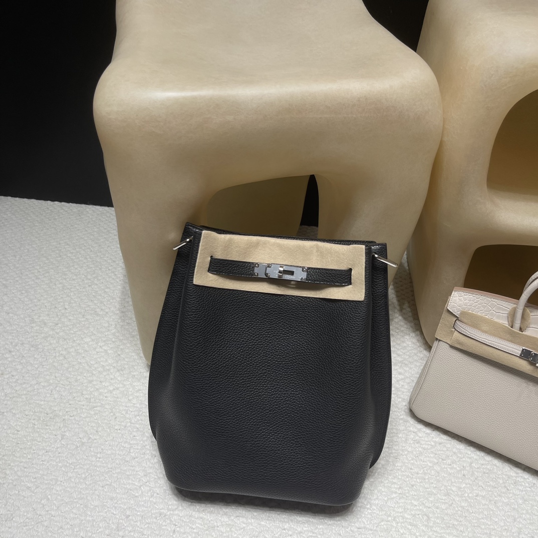 「HERMES ソケリー 22cm」が新たに入荷いたしました。